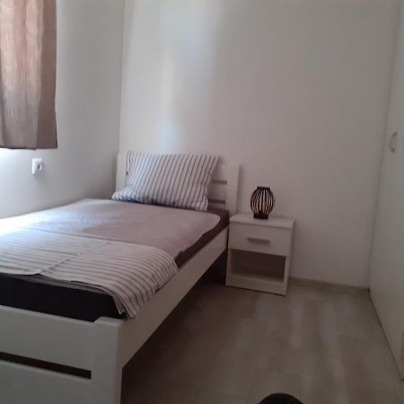 Apartmani Grumf Gornji Karin Exterior foto
